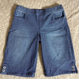 Gloria Vanderbilt Railroad Stripe Avery Pull On Bermuda Shorts Size 10